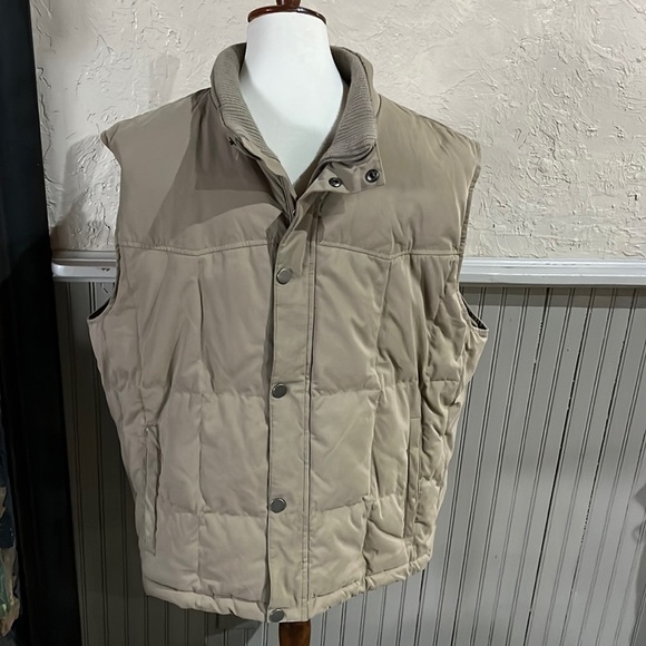 Roundtree & York Vest - Picture 1 of 8